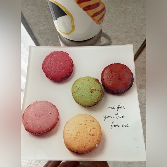 Kate Spade♠️Snap Happy Macaroon Dish & All in Good Taste One Smart Cookie 🍪 Mug - Picture 2 of 5